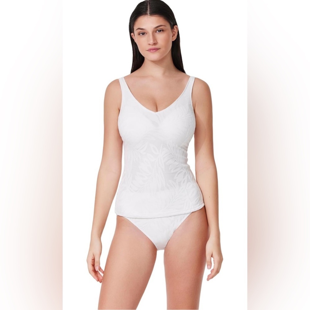 Profile by Gottex Women's Standard Notre Dame V-Neck D-Cup Tankini Swim Top